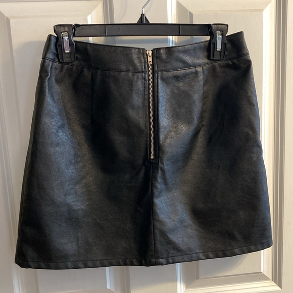Size Medium Lioness Black Leather Skirt - Picture 3 of 4